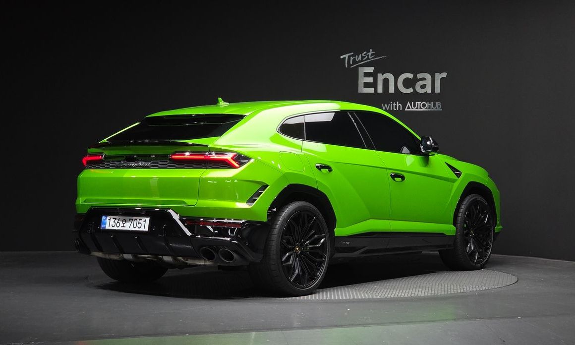 Lamborghini Urus 4.0 V8 SE, 2025