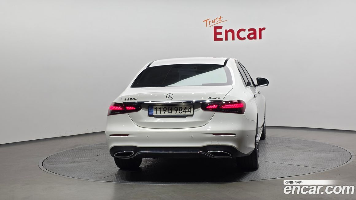Mercedes-Benz E-Class E220d 4MATIC AMG Line, 2022