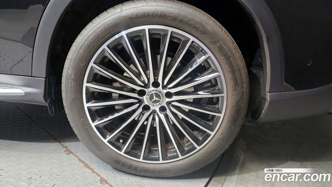 Mercedes-Benz GLC-Class GLC 300 4MATIC Avantgarde, 2025