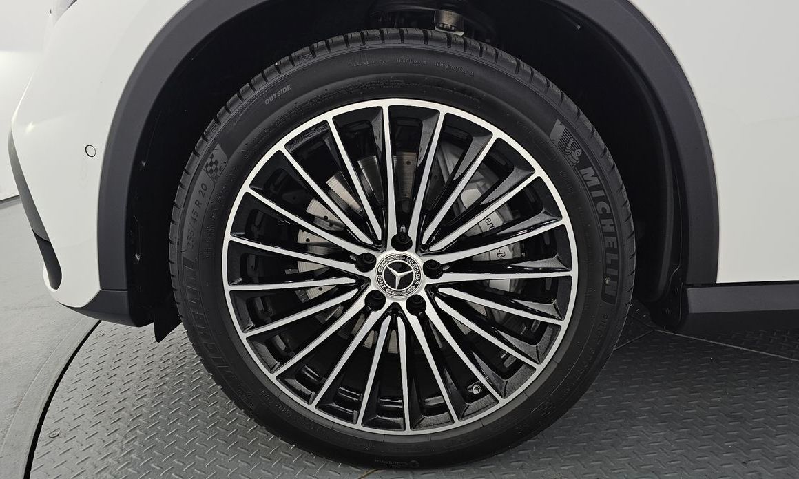 Mercedes-Benz GLC-Class GLC300 4MATIC AMG Line, 2026