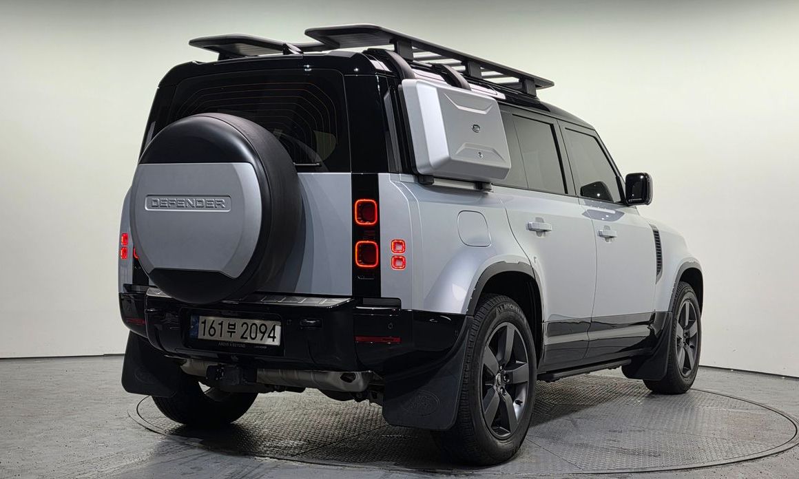 Land Rover Defender 110 P300 X-Dynamic SE, 2024