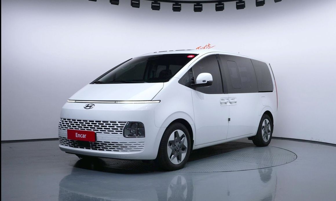 Hyundai Staria 4WD Tourer 9-Seater, 2024