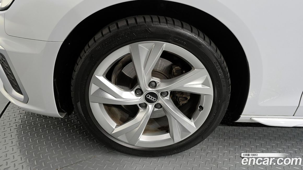 Audi A4 40 TFSI Premium, 2021