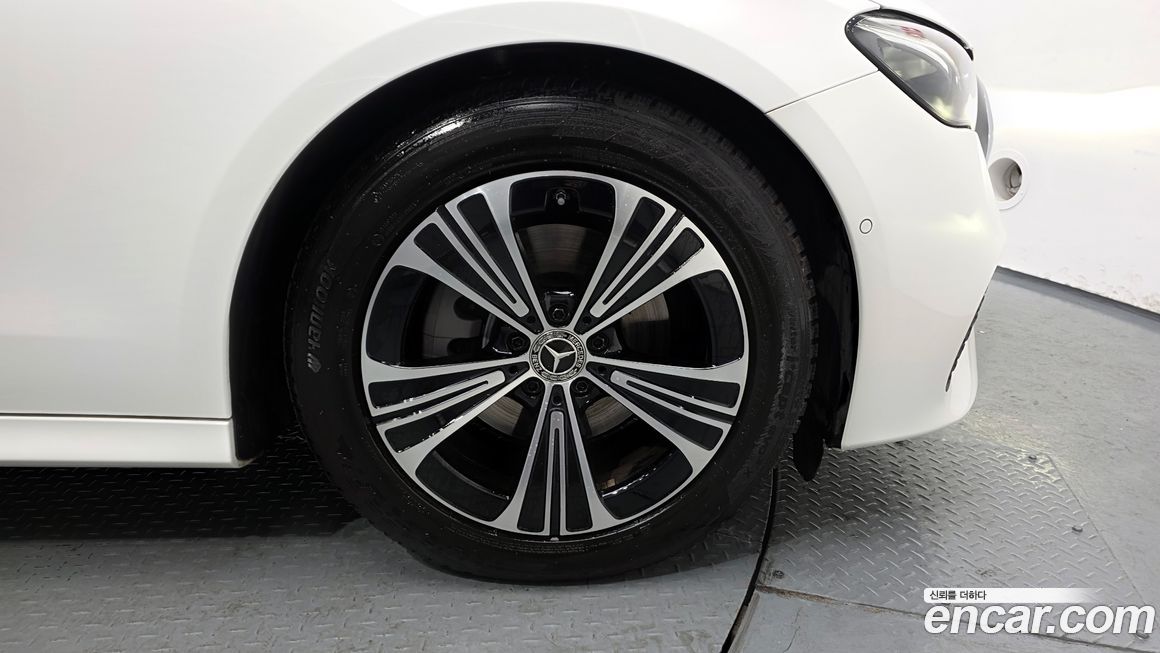 Mercedes-Benz E-Class E200 Avantgarde, 2025