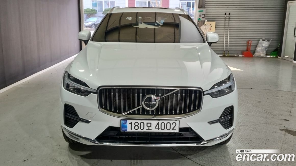Volvo XC60 B5 Ultra Bright, 2025