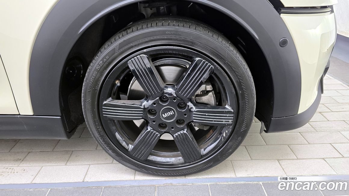 Mini Cooper Convertible Classic Launch Pack, 2023