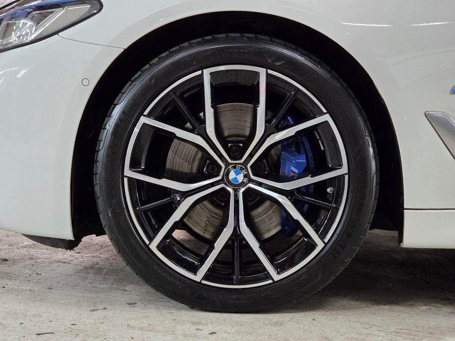 BMW 5-Series 530i xDrive M Sport Package, 2023