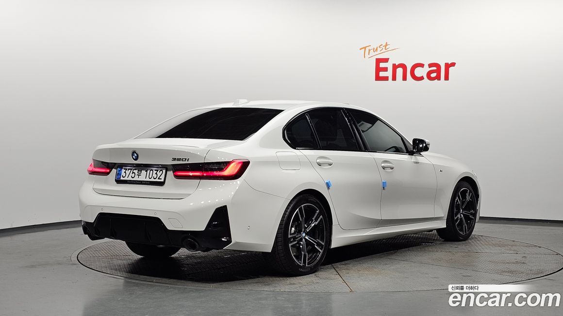 BMW 3-Series 320i M Sport, 2023