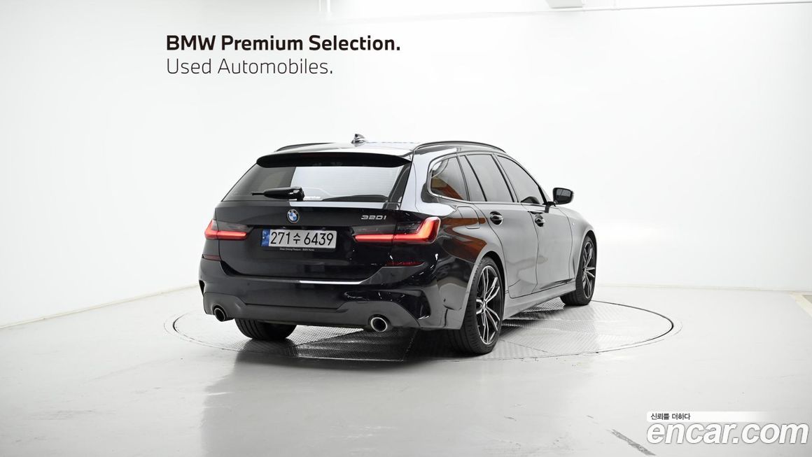 BMW 3-Series 320i Touring M Sports, 2022