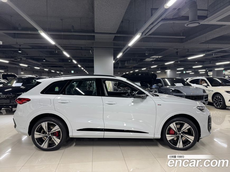 Audi Q5 40 TDI Quattro S Line Black Edition, 2025