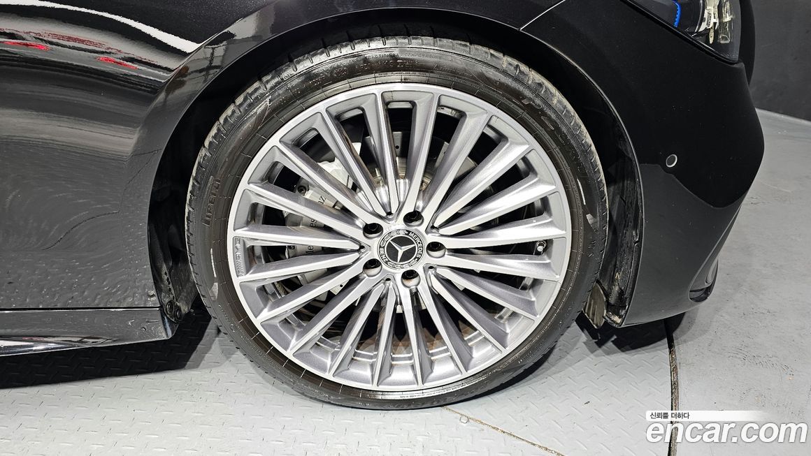 Mercedes-Benz C-Class C300 4MATIC AMG Line, 2024