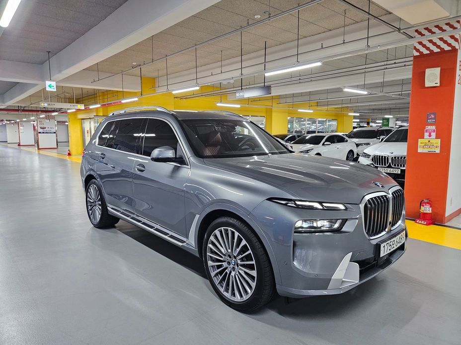 BMW X7 xDrive 40i Design Pure Excellence 6-Seater, 2025