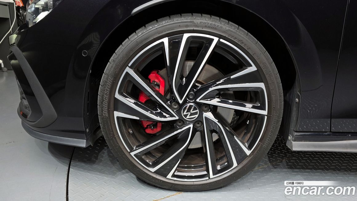 Volkswagen Golf 2.0 GTI, 2024