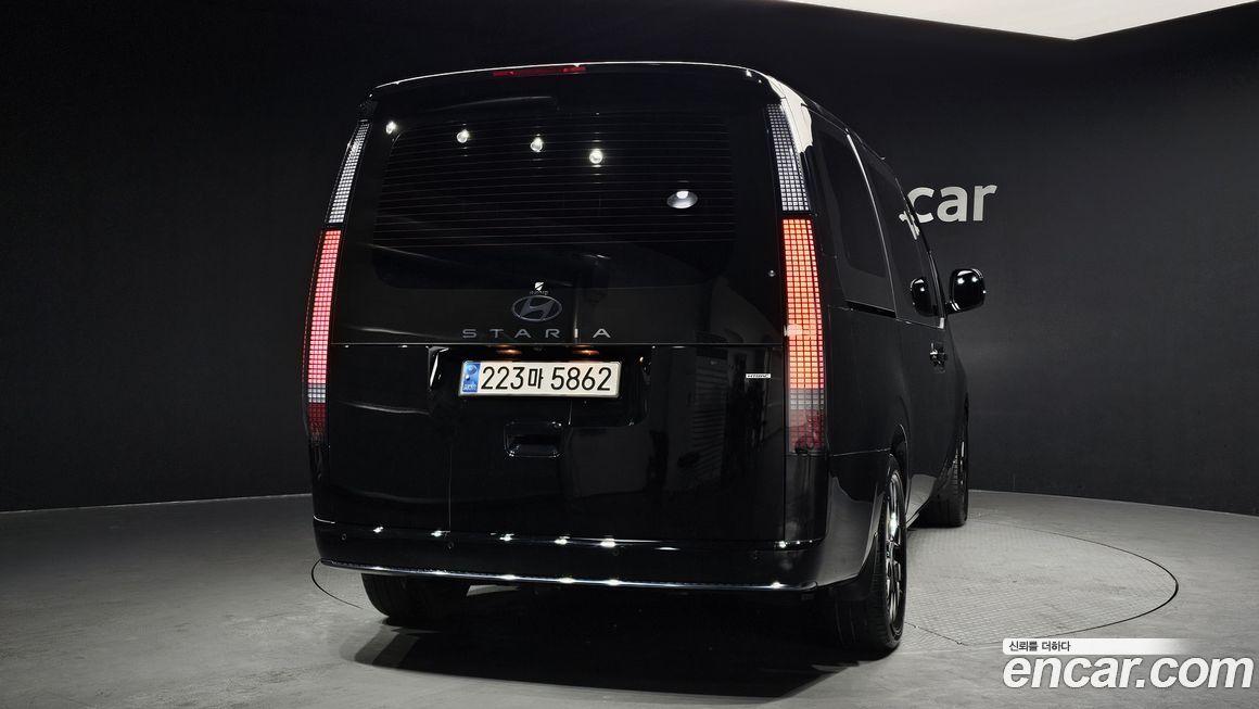 Hyundai Staria 4WD Lounge 9-Seater, 2025