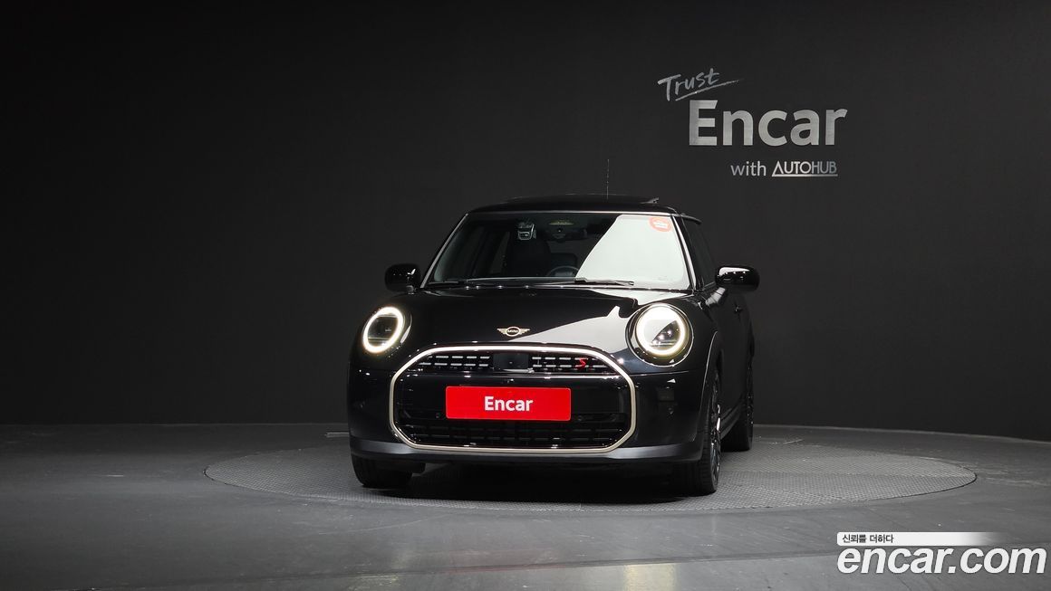 Mini Cooper Favoured, 2025