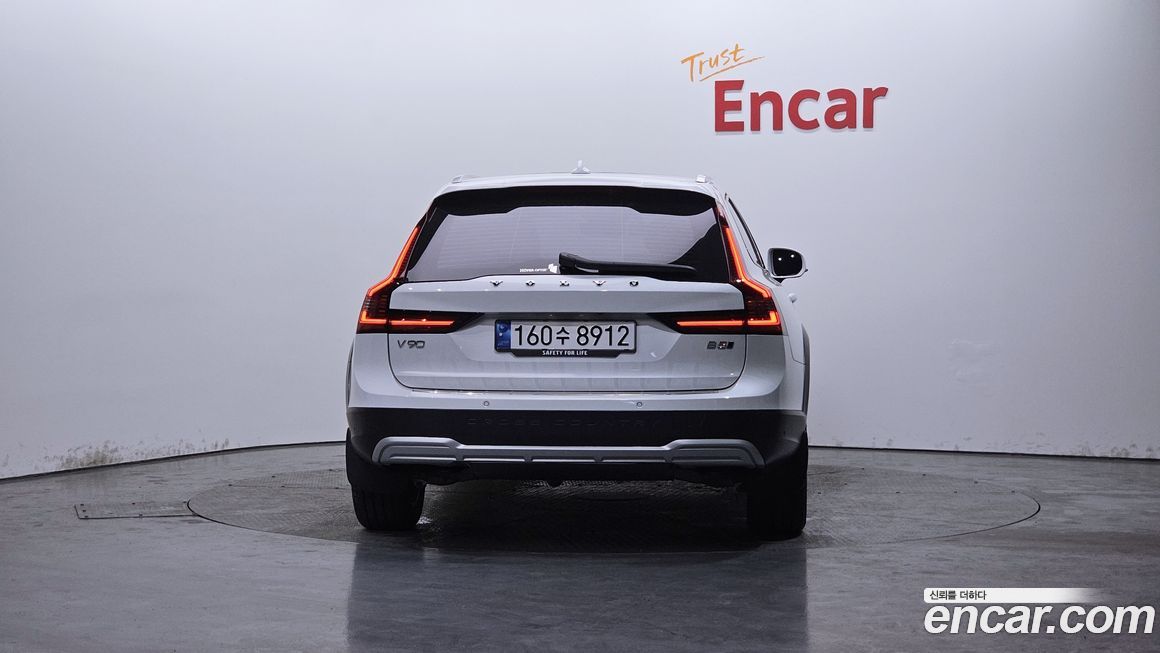 Volvo V90 B5 Ultimate AWD, 2024