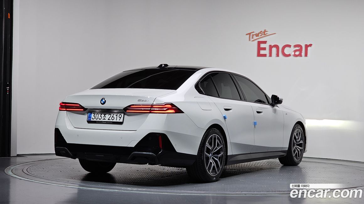 BMW 5-Series 520i M Sport, 2025