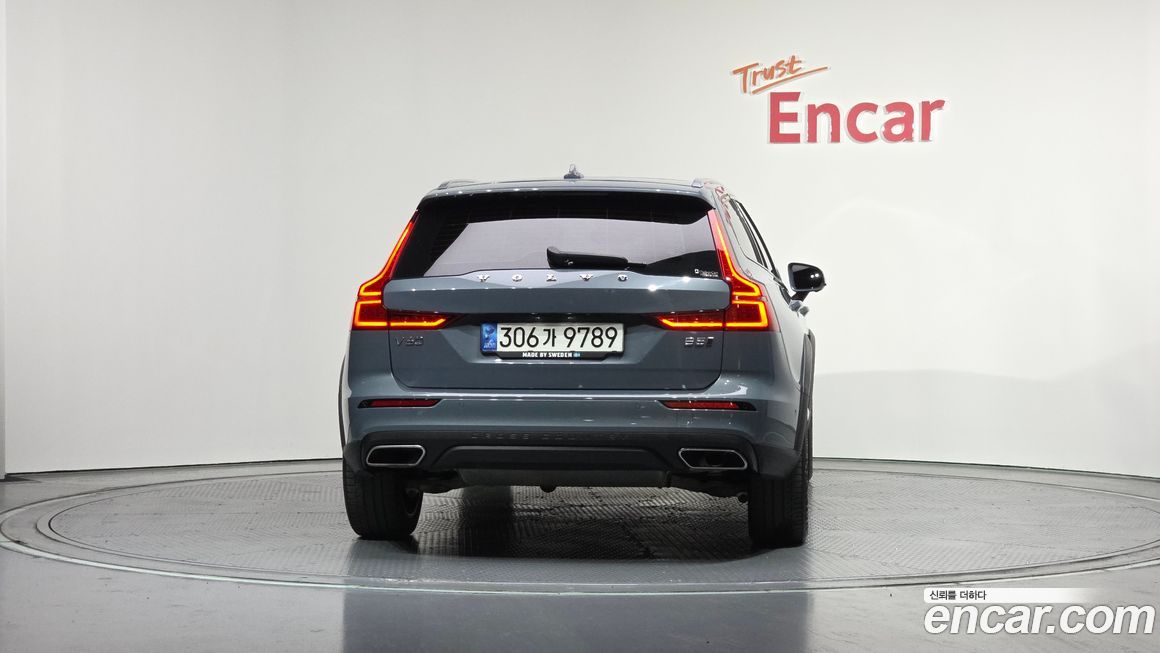 Volvo V60 B5 Pro AWD, 2022