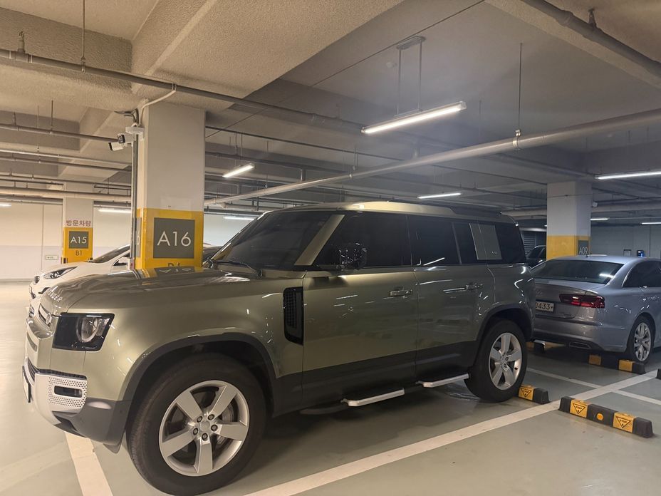 Land Rover Defender 110 D300 HSE, 2023