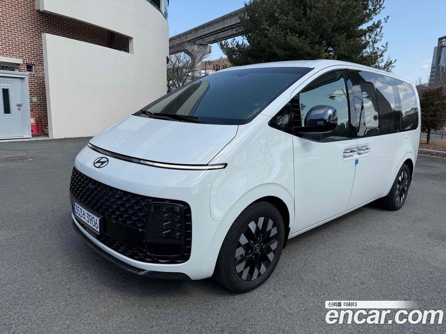Hyundai Staria 4WD Lounge 9-Seater, 2025