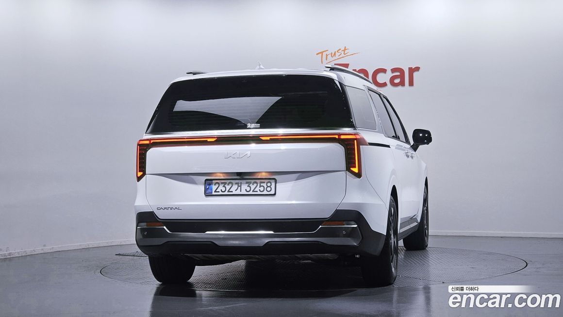 Kia Carnival 9-Seater Signature, 2024