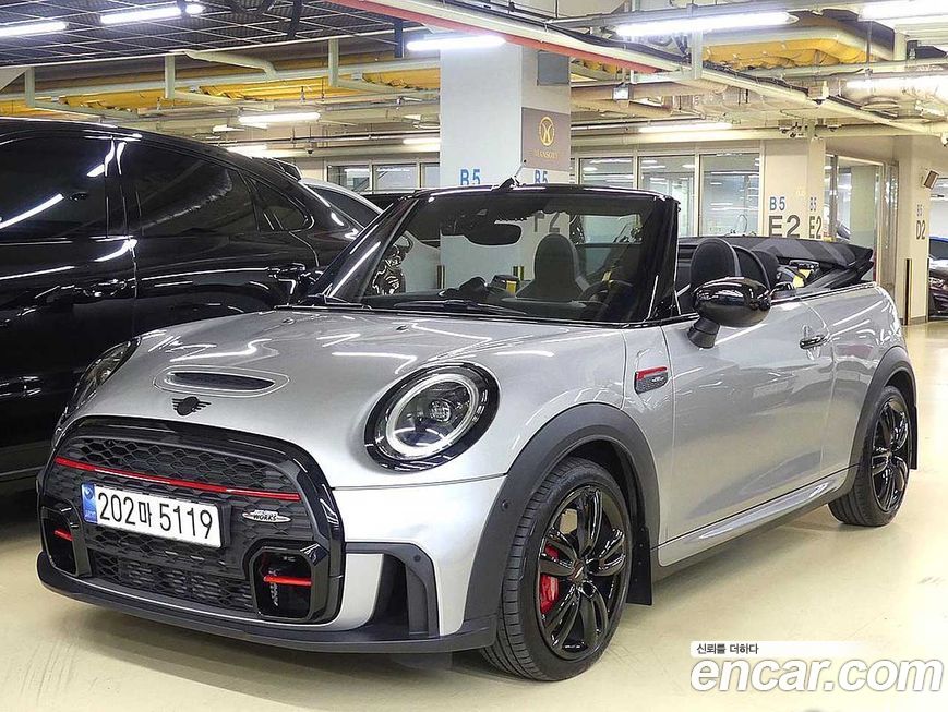 Mini Cooper Convertible JCW, 2024