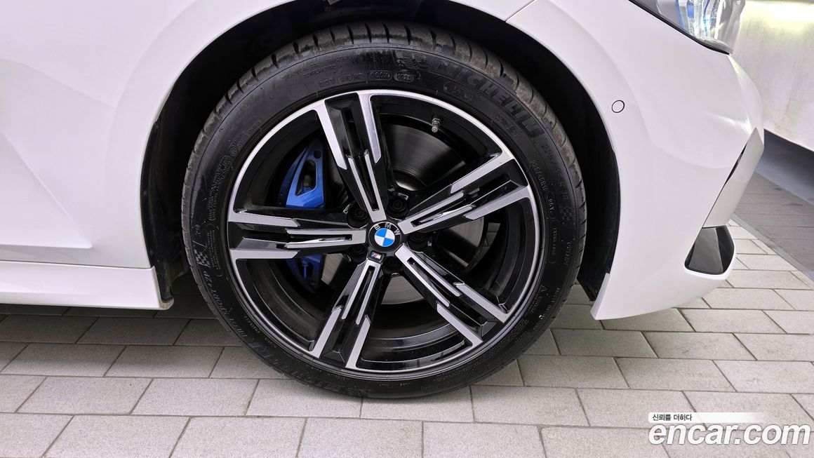 BMW 3-Series 320i Touring M Sports, 2025