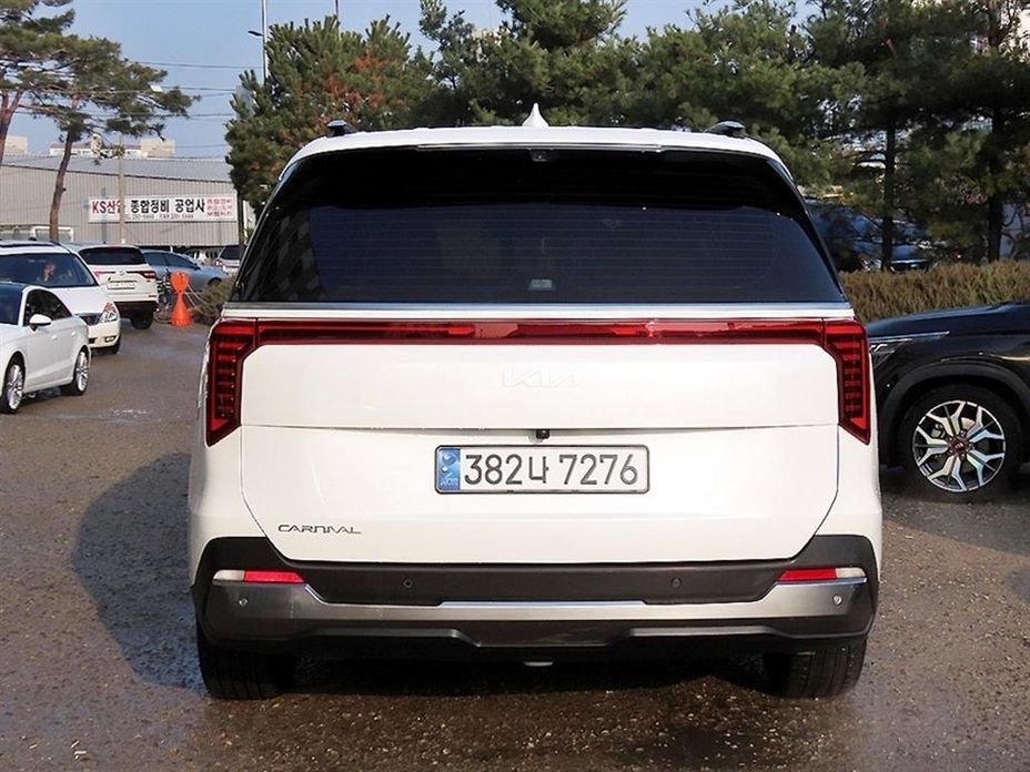 Kia Carnival 9-Seater Signature, 2025