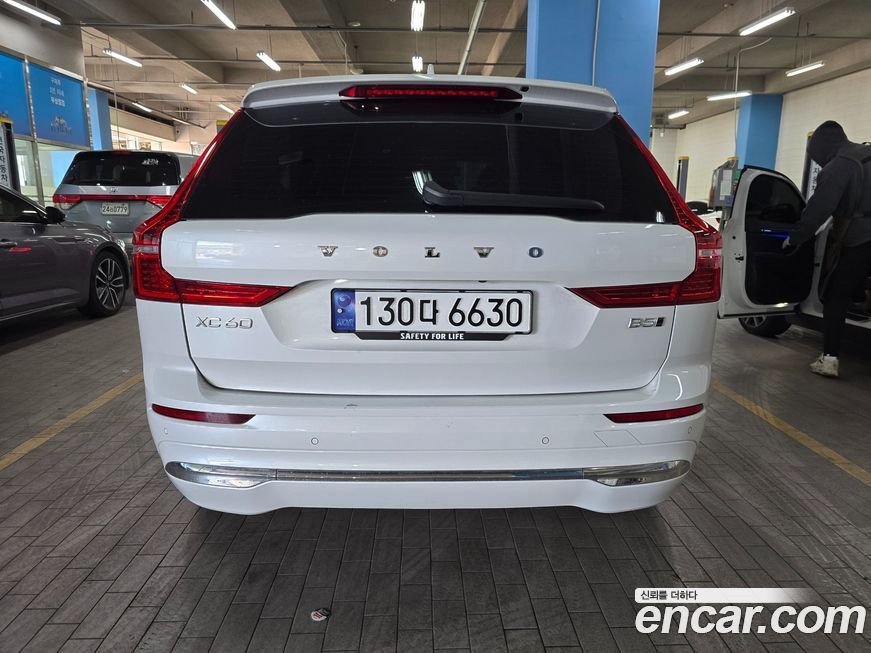 Volvo XC60 B5 Ultimate Bright, 2024