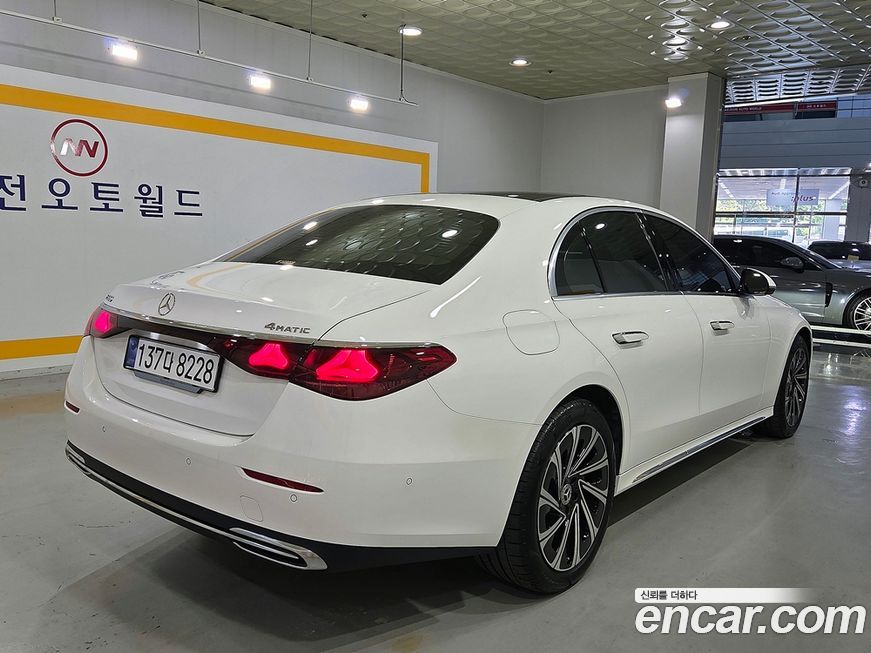 Mercedes-Benz E-Class E300 4MATIC Exclusive, 2025
