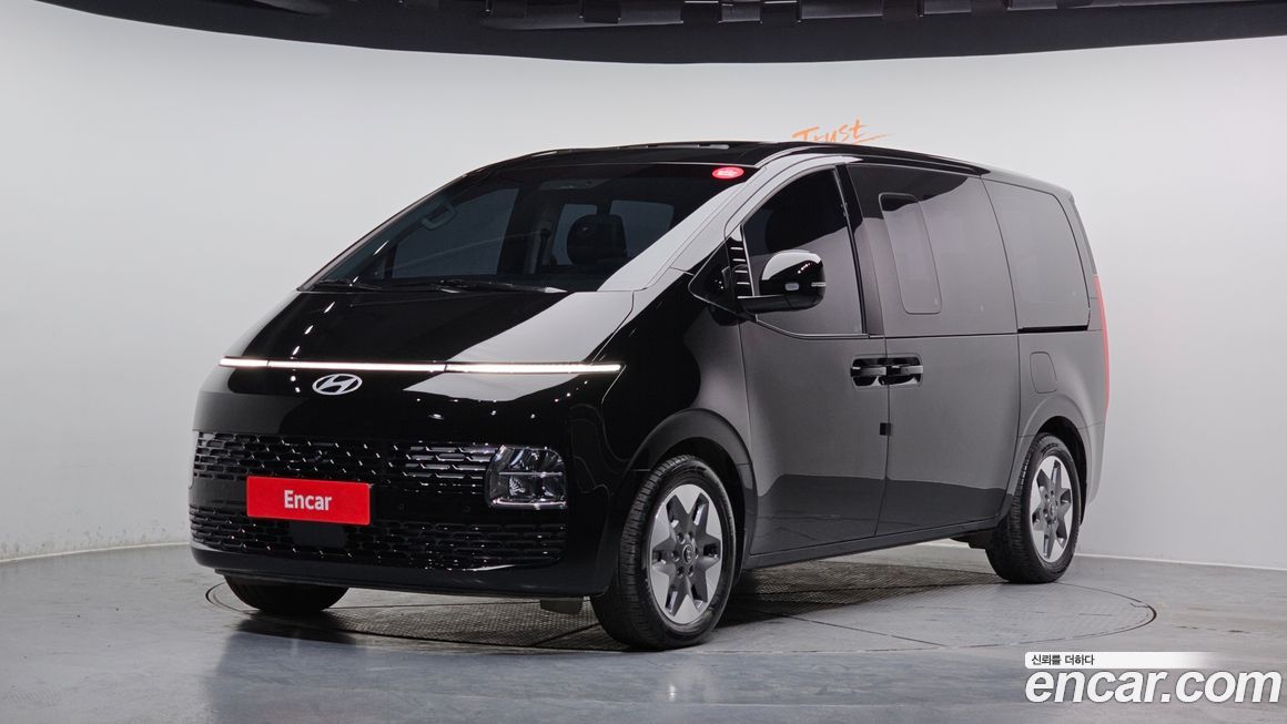 Hyundai Staria 4WD Tourer 9-Seater, 2025