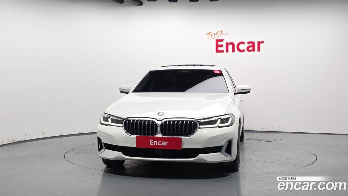 BMW 5-Series 530i Luxury, 2023