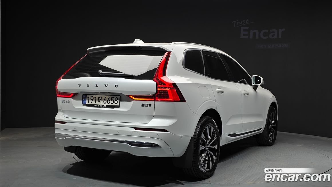 Volvo XC60 B5 Ultimate Bright, 2024