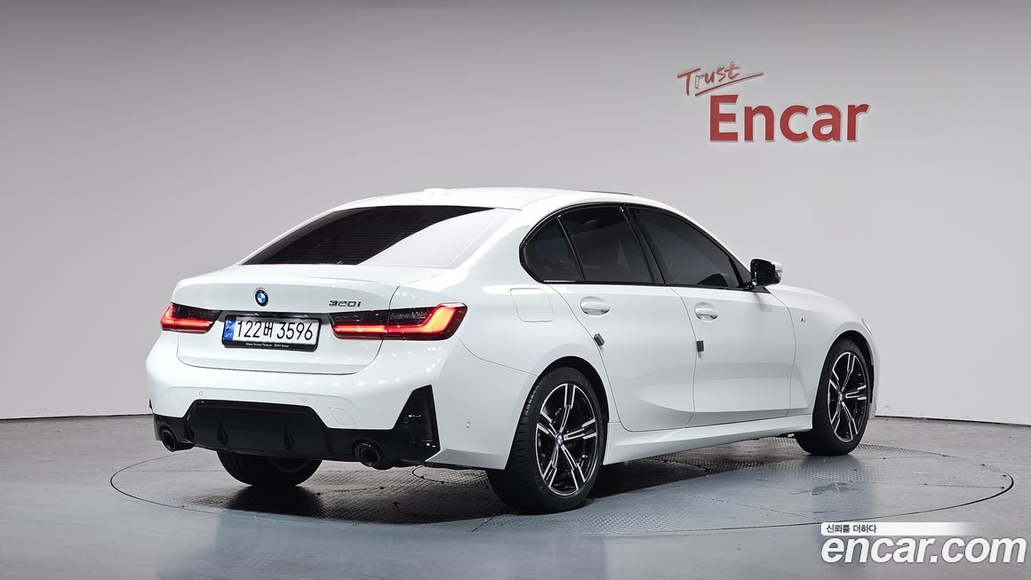 BMW 3-Series 320i M Sport, 2023
