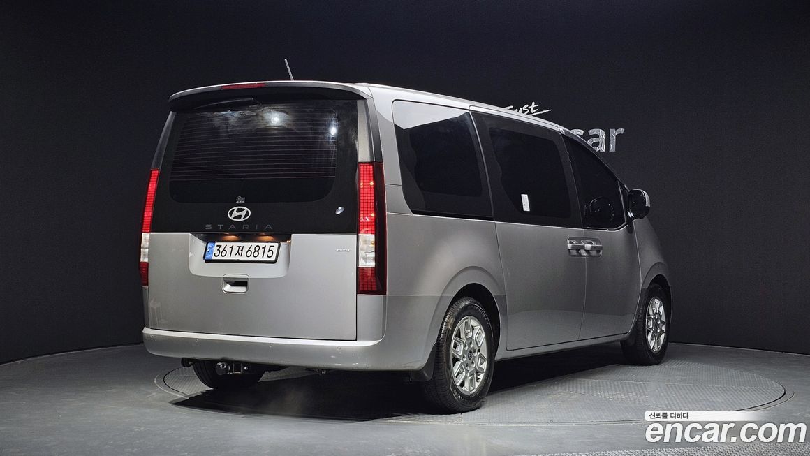 Hyundai Staria 4WD Tourer 9-Seater, 2025