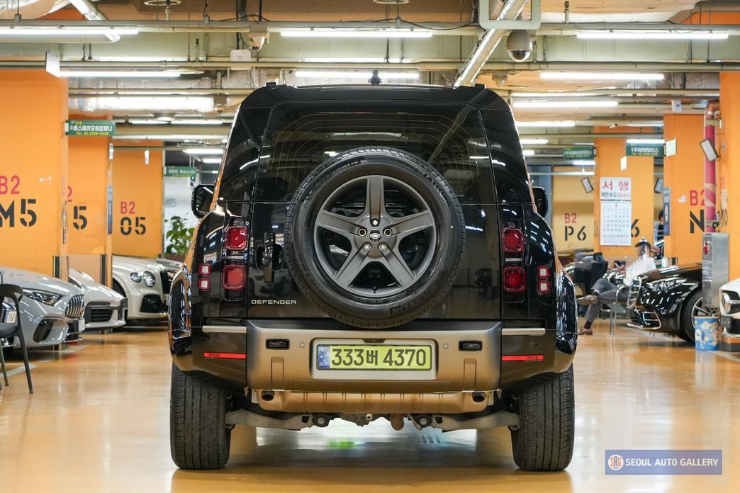 Land Rover Defender 110 P300 X-Dynamic SE, 2024