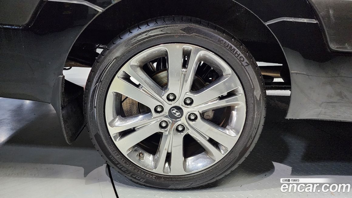 Hyundai Solati 15-seater, 2024