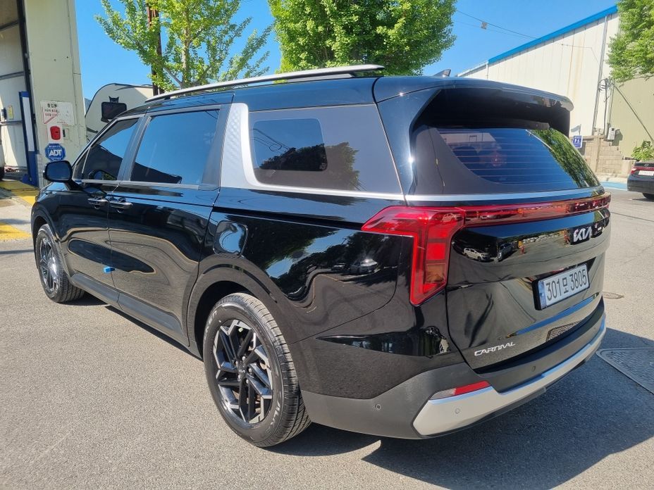 Kia Carnival 9-Seater Prestige, 2024