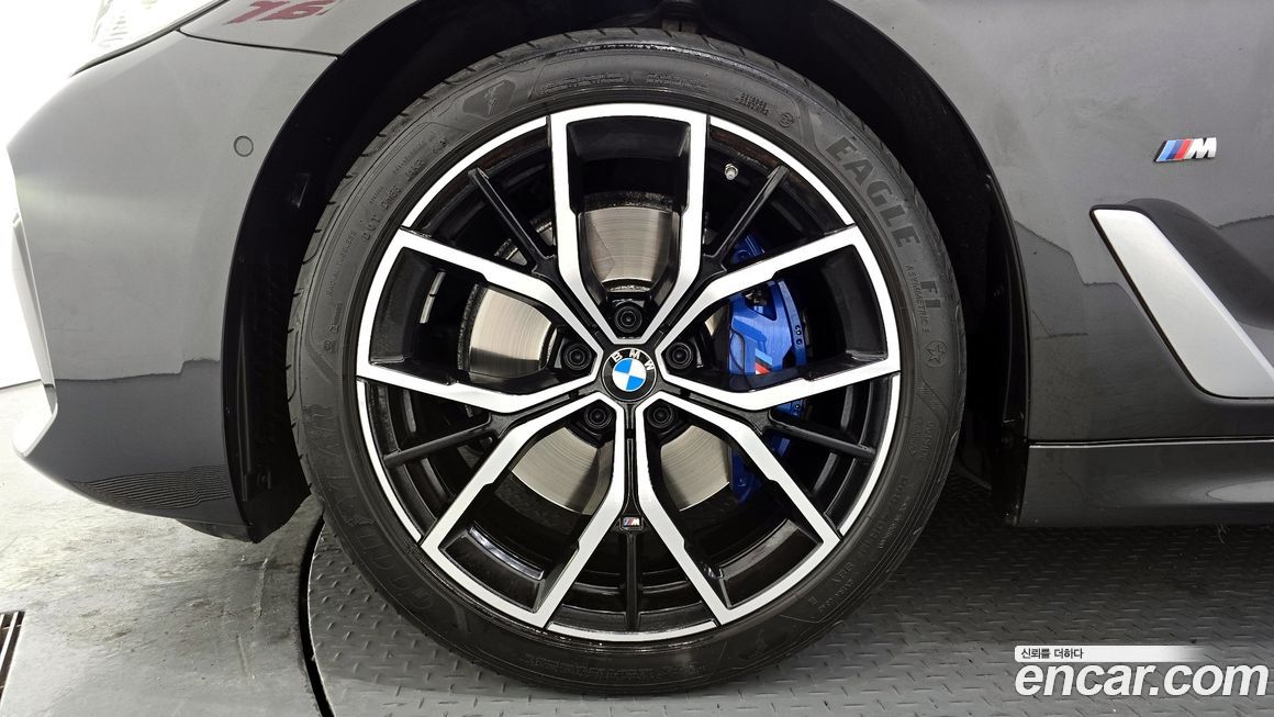 BMW 5-Series 530i xDrive M Sport Package, 2022