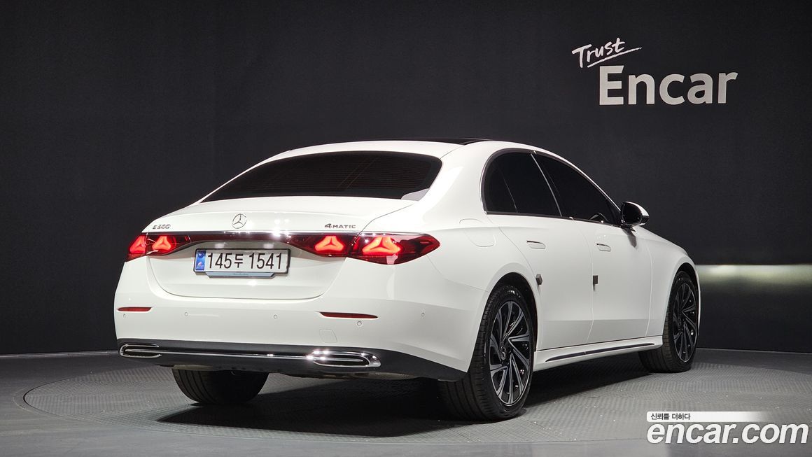 Mercedes-Benz E-Class E300 4MATIC Exclusive, 2025
