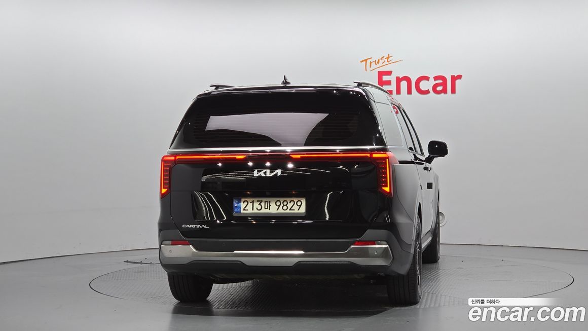 Kia Carnival 9-Seater Signature, 2024