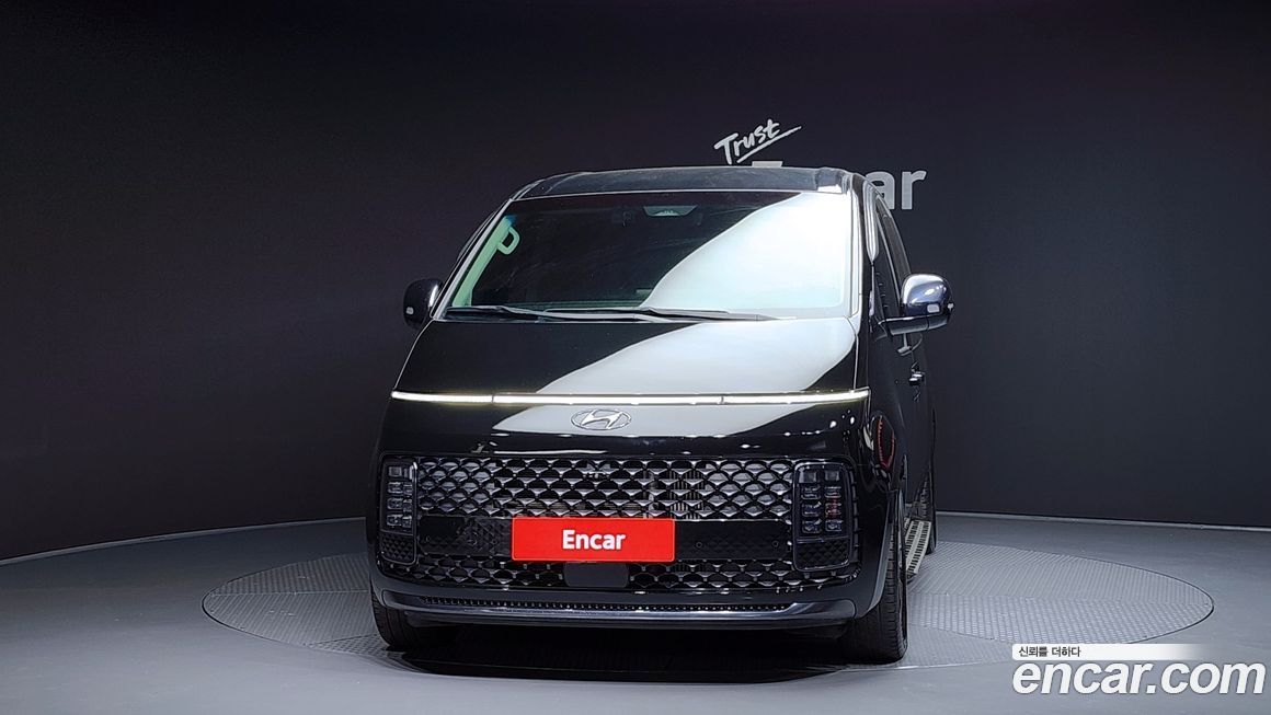 Hyundai Staria 4WD Lounge 9-Seater, 2024