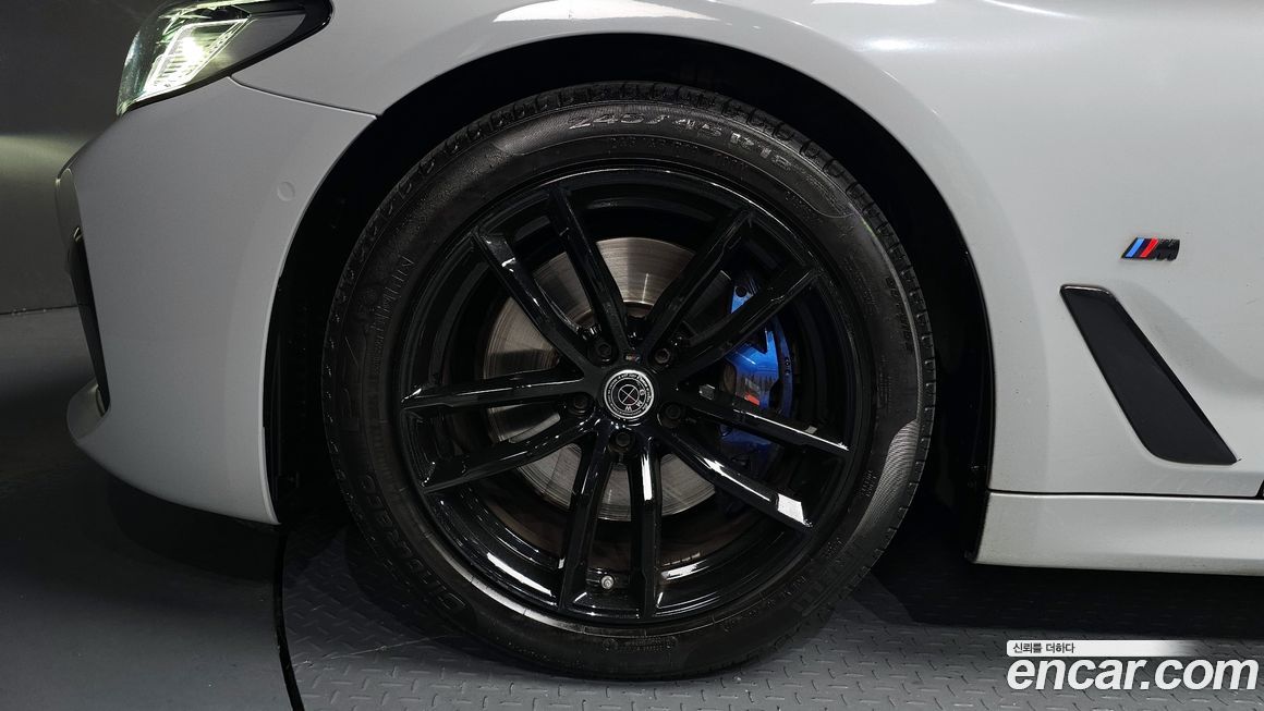 BMW 5-Series 520i M Sport, 2022