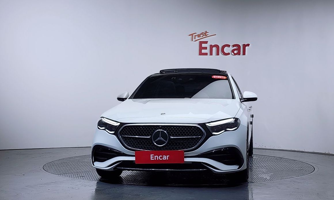 Mercedes-Benz E-Class E300 4MATIC AMG Line, 2024