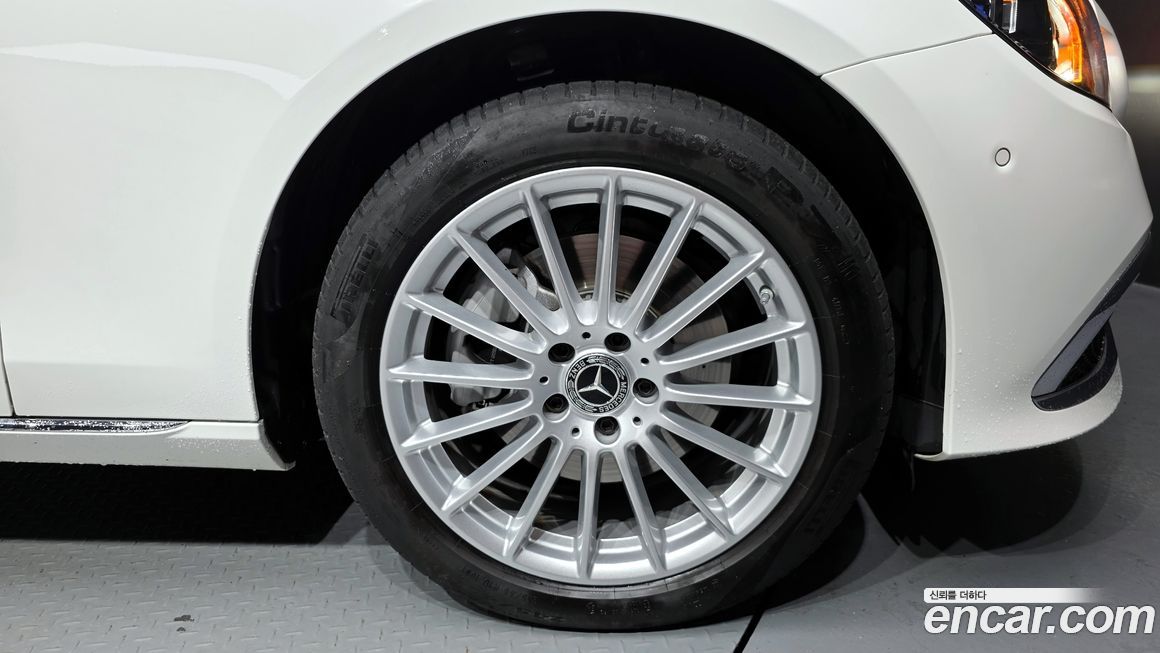 Mercedes-Benz E-Class E220d 4MATIC Exclusive, 2023