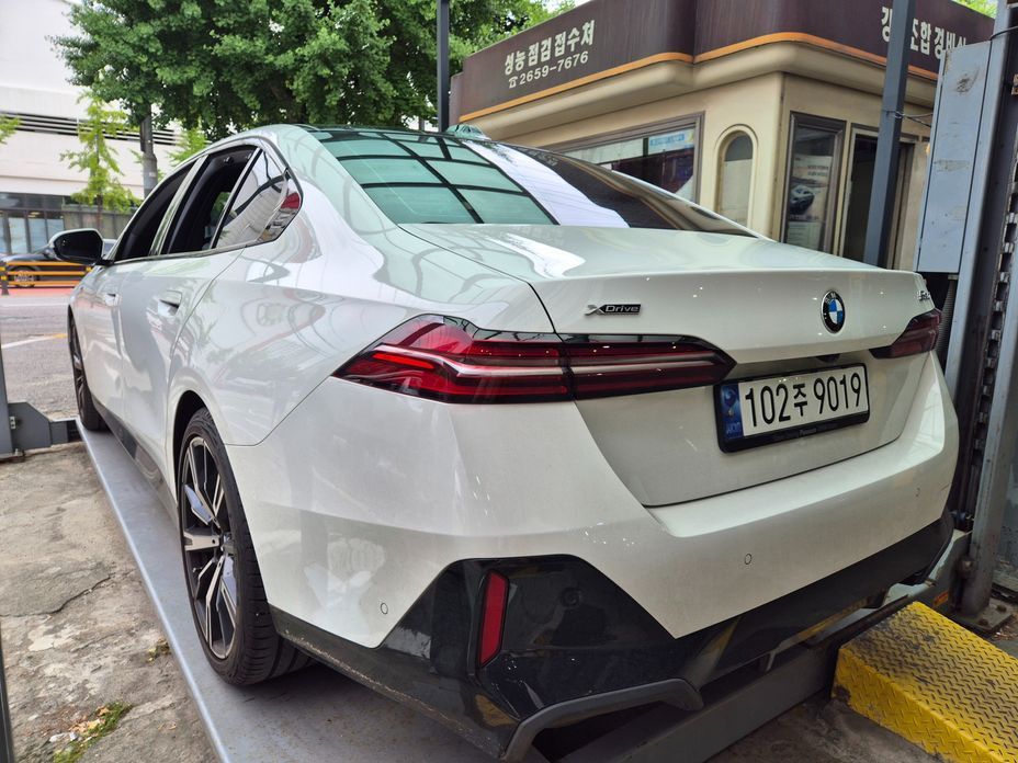 BMW 5-Series 530i xDrive M Sport, 2024