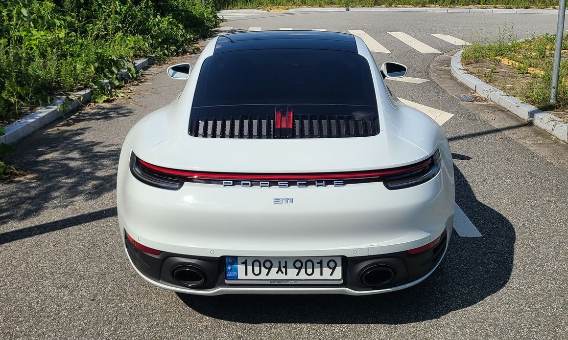 Porsche 911 Carrera, 2024