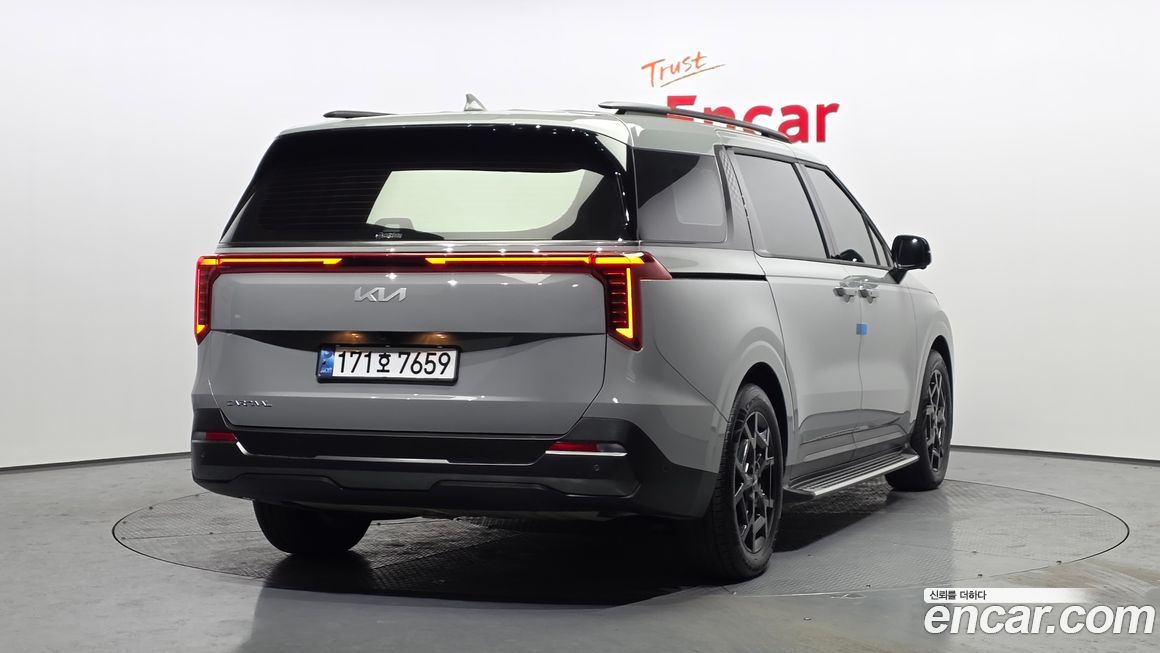 Kia Carnival 9-Seater Gravity, 2024