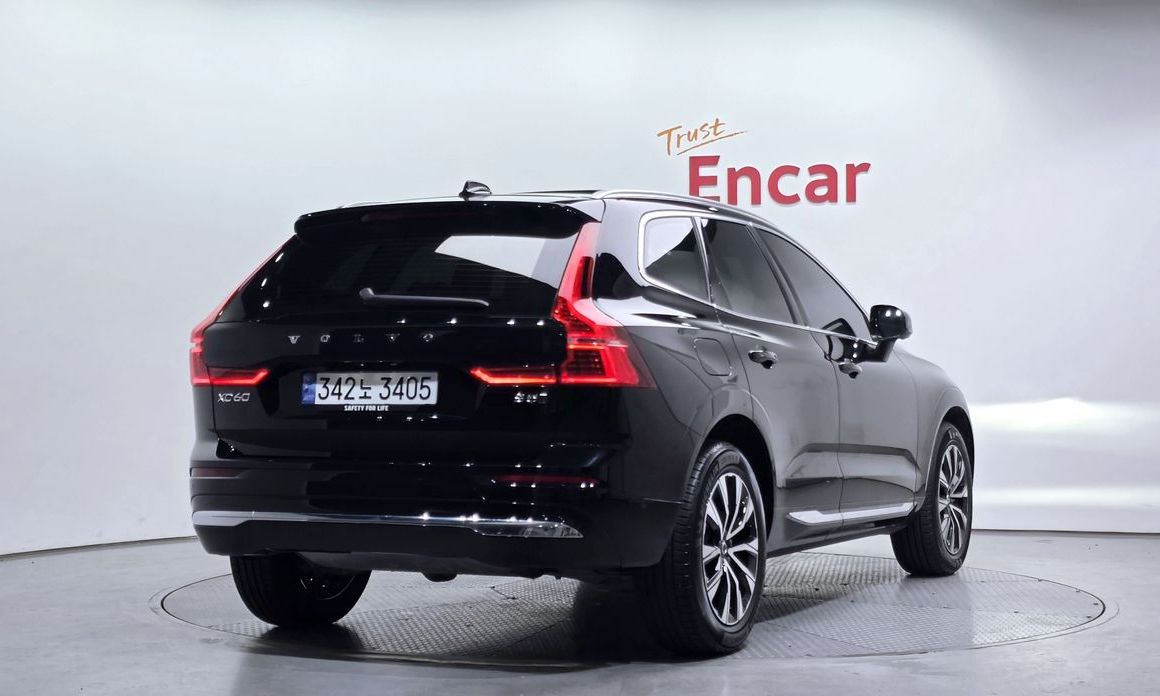 Volvo XC60 B5 Ultimate Bright, 2024