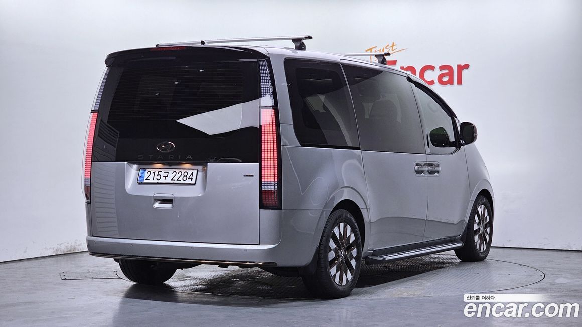 Hyundai Staria 4WD Lounge 9-Seater, 2024